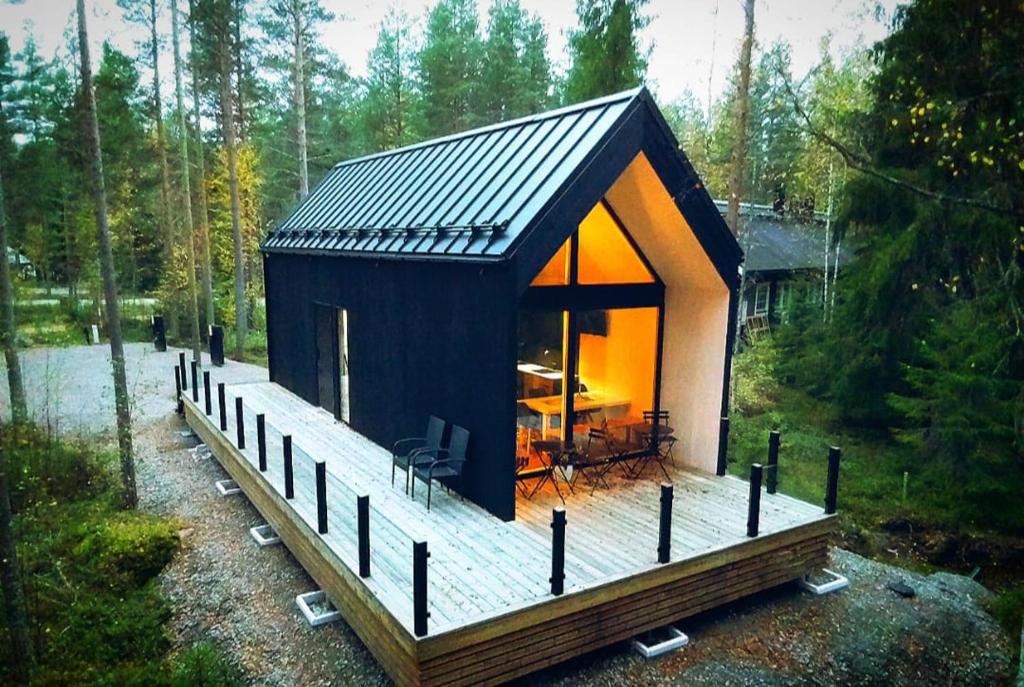 a tiny house on a deck in the woods at Yksipuinen in Ähtäri