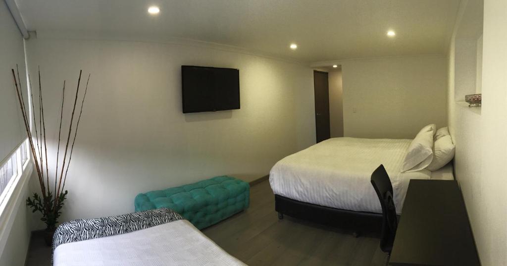 Postel nebo postele na pokoji v ubytování Hotel Metro 26