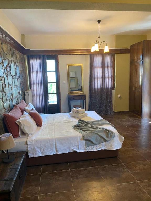 Pliades Traditional Guesthouse - Chambre Roi Avec Vue Sur La Montagne