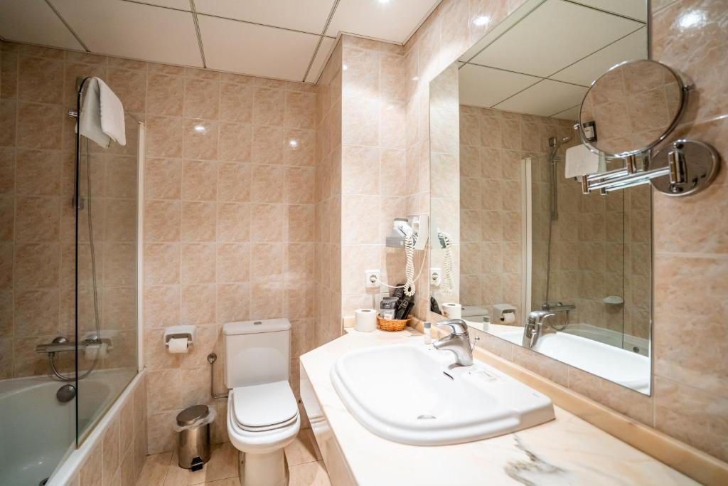 Koupelna v ubytování Abba Ordino Babot Hotel