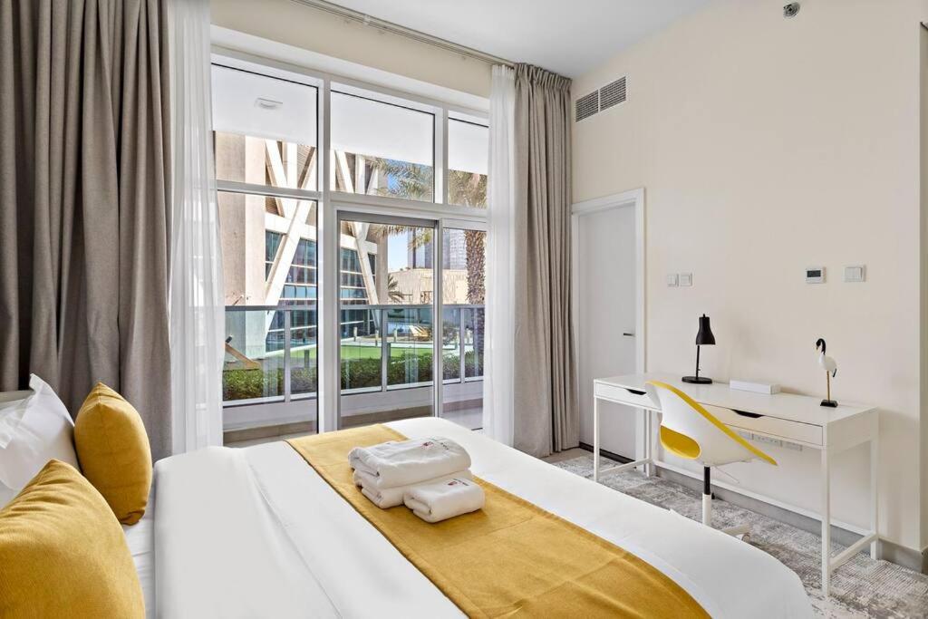 Postel nebo postele na pokoji v ubytování StoneTree - Furnished 2 BR with Maids Room in Dubai Marina