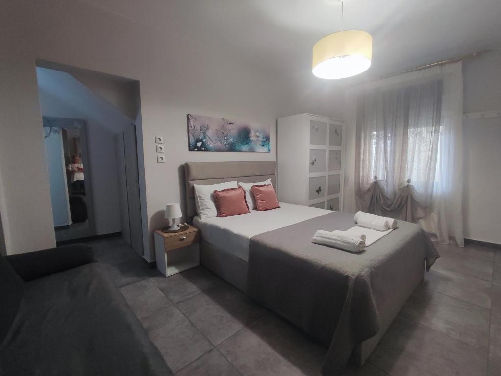 A bed or beds in a room at Studio Santa Monica