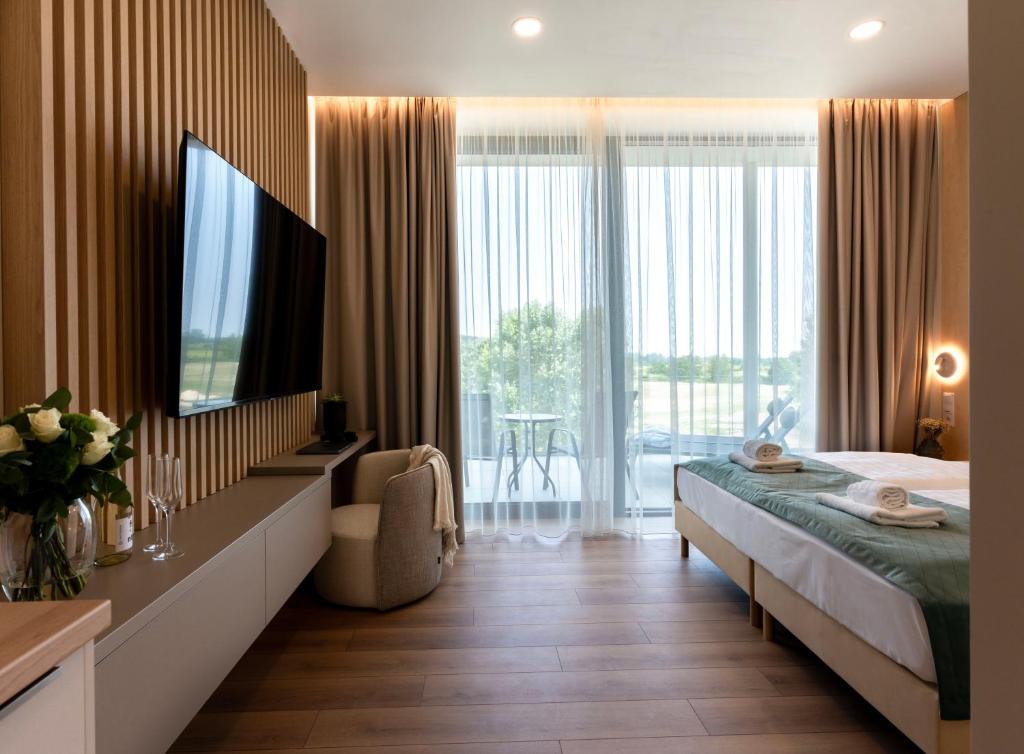 A television and/or entertainment centre at Zala Springs Golf Resort