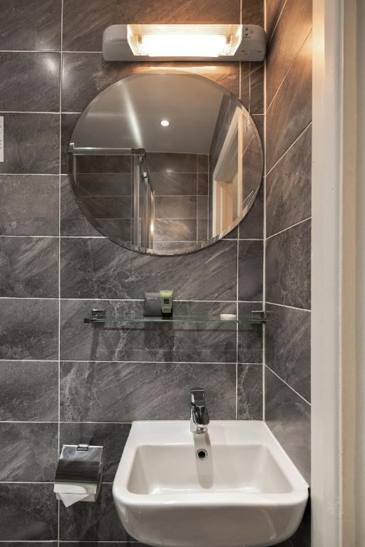 Queens Park Premier London Hyde Park - Resim 18