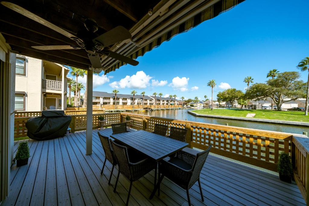 The Bs Lake House - Housity