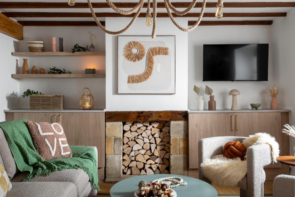 Area tempat duduk di Stow Newly Remodeled Scandi Chic