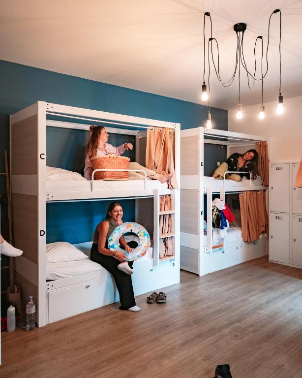 Postel nebo postele na pokoji v ubytování Georges Hostel & Café
