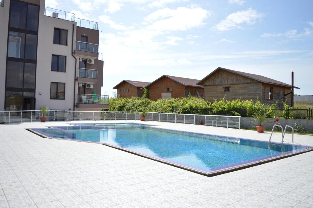 a swimming pool in the middle of a building at Afrodita Apartments 2 in Sinemorets