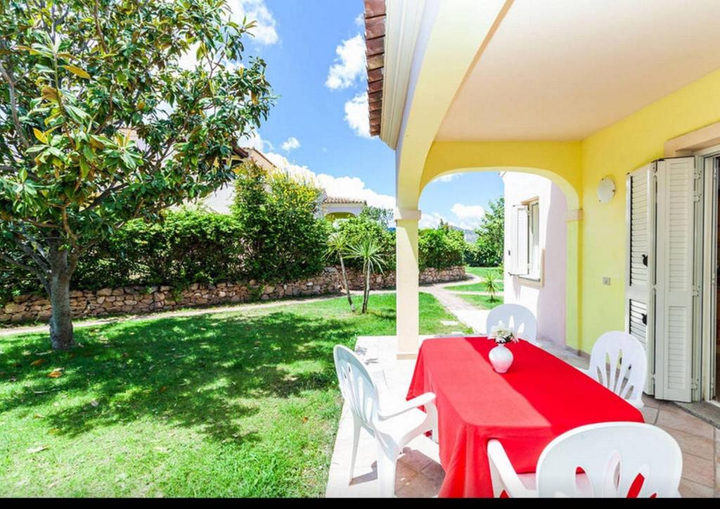 Vonkajšia záhrada v ubytovaní Residence SardegnaSummer Li Cuppulati