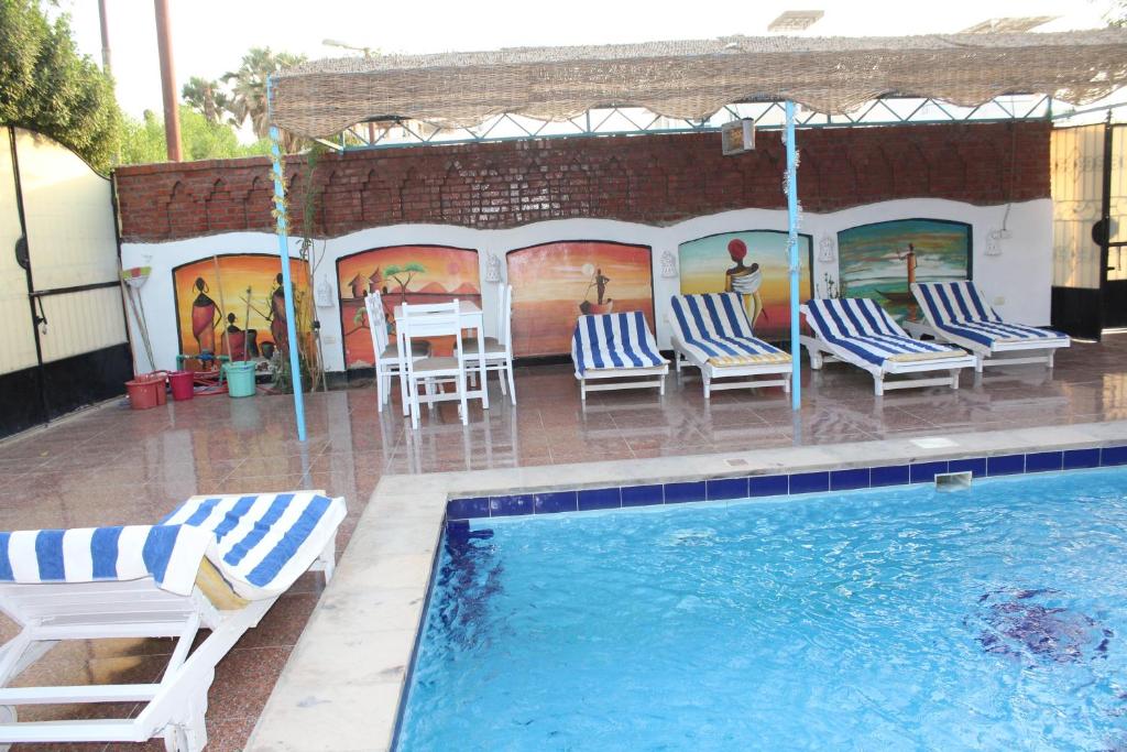 Bazén v ubytování Mama Africa Apts & Studios nebo v jeho okolí