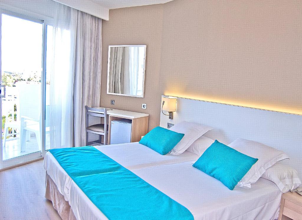 Postel nebo postele na pokoji v ubytování BQ Delfín Azul Hotel