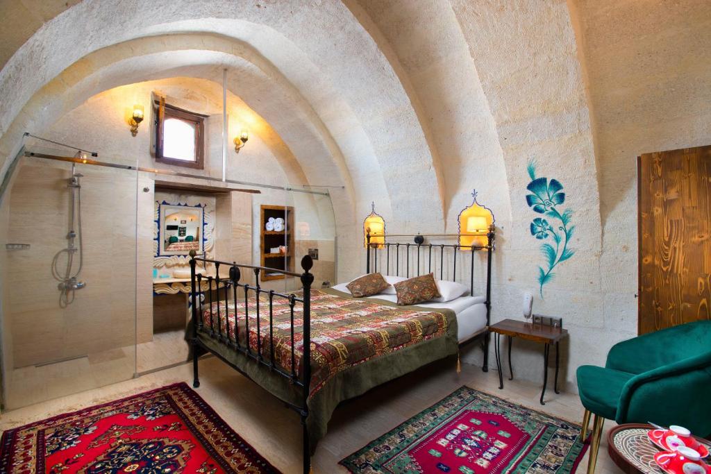 Postel nebo postele na pokoji v ubytování Carna Cave Hotel Cappadocia