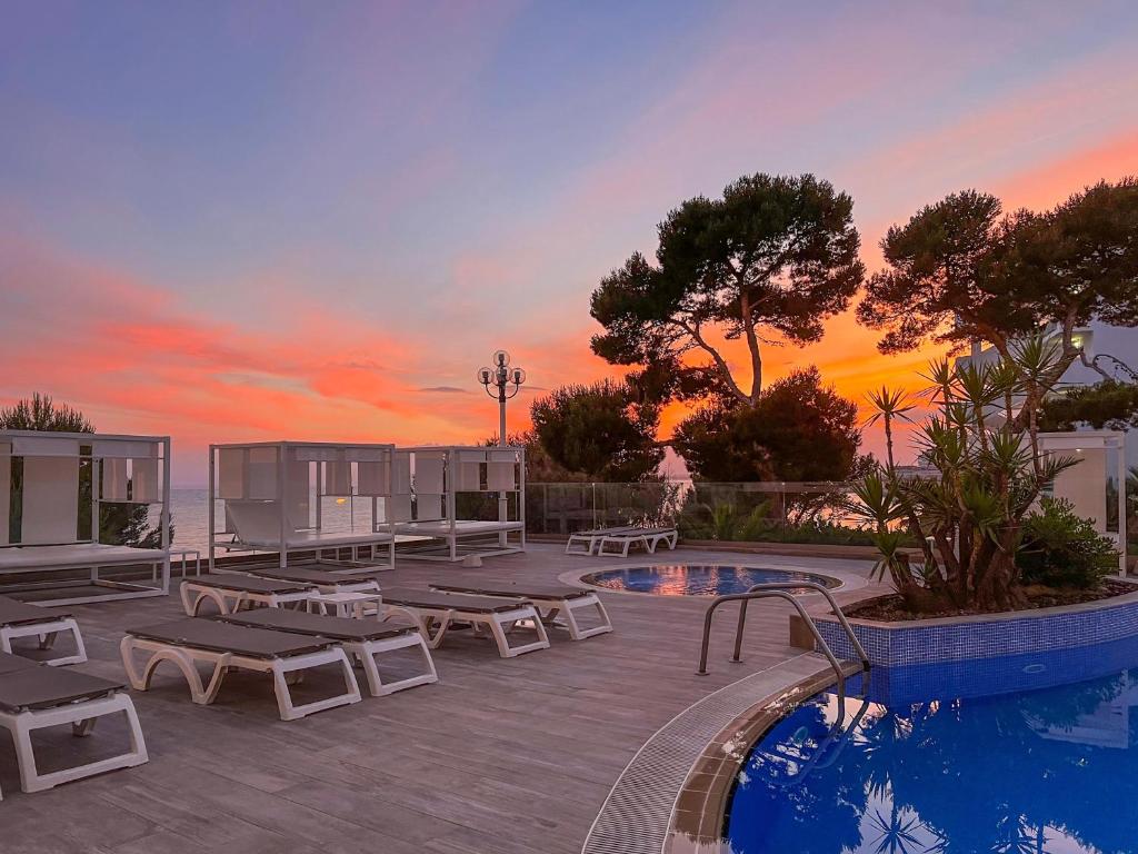 Bazén v ubytování Hotel Best Punta Dorada nebo v jeho okolí