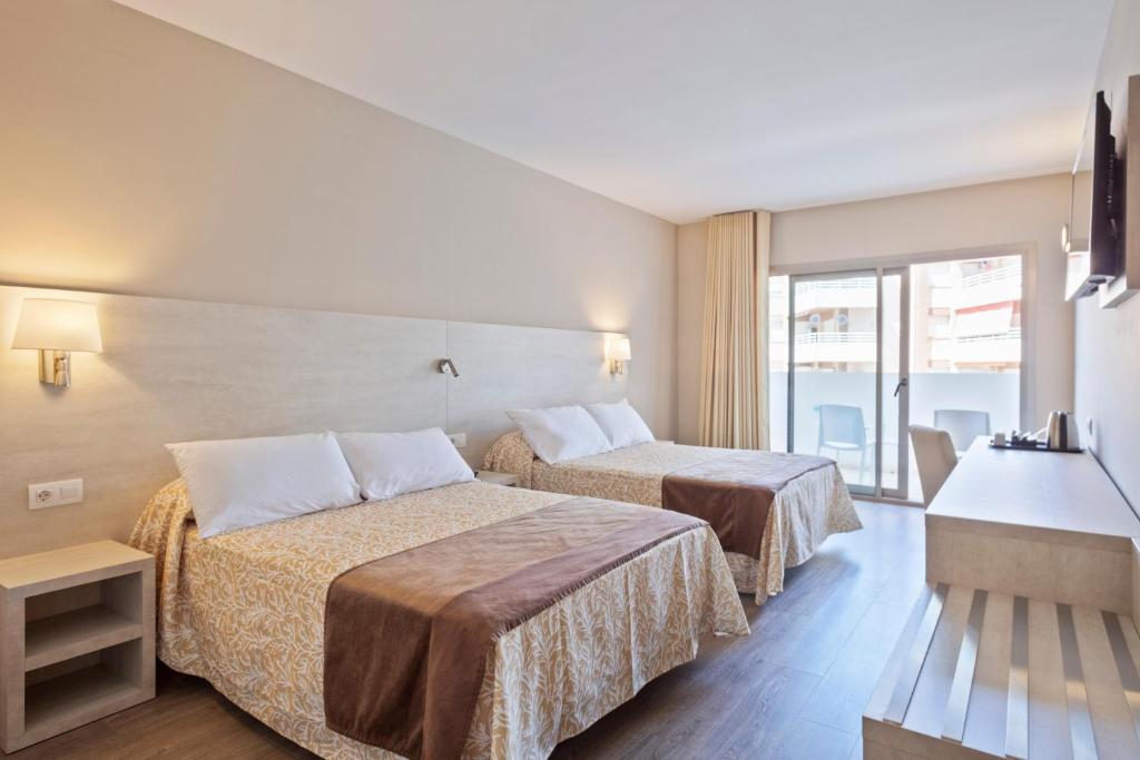 Postel nebo postele na pokoji v ubytování Hotel Best Punta Dorada