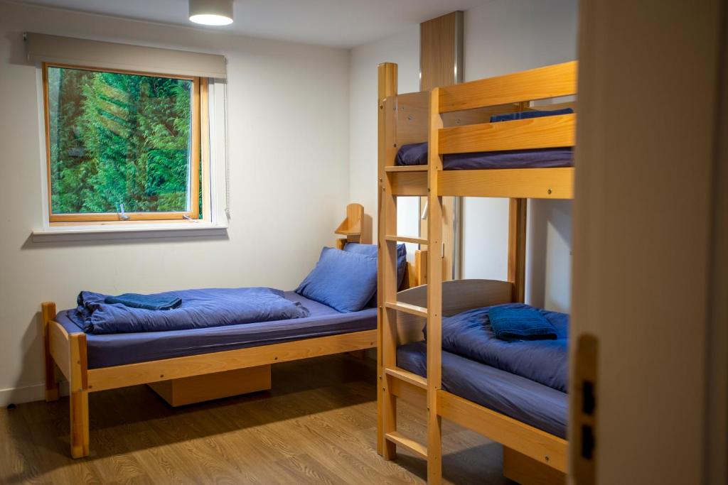Postel nebo postele na pokoji v ubytování Glen Nevis Youth Hostel