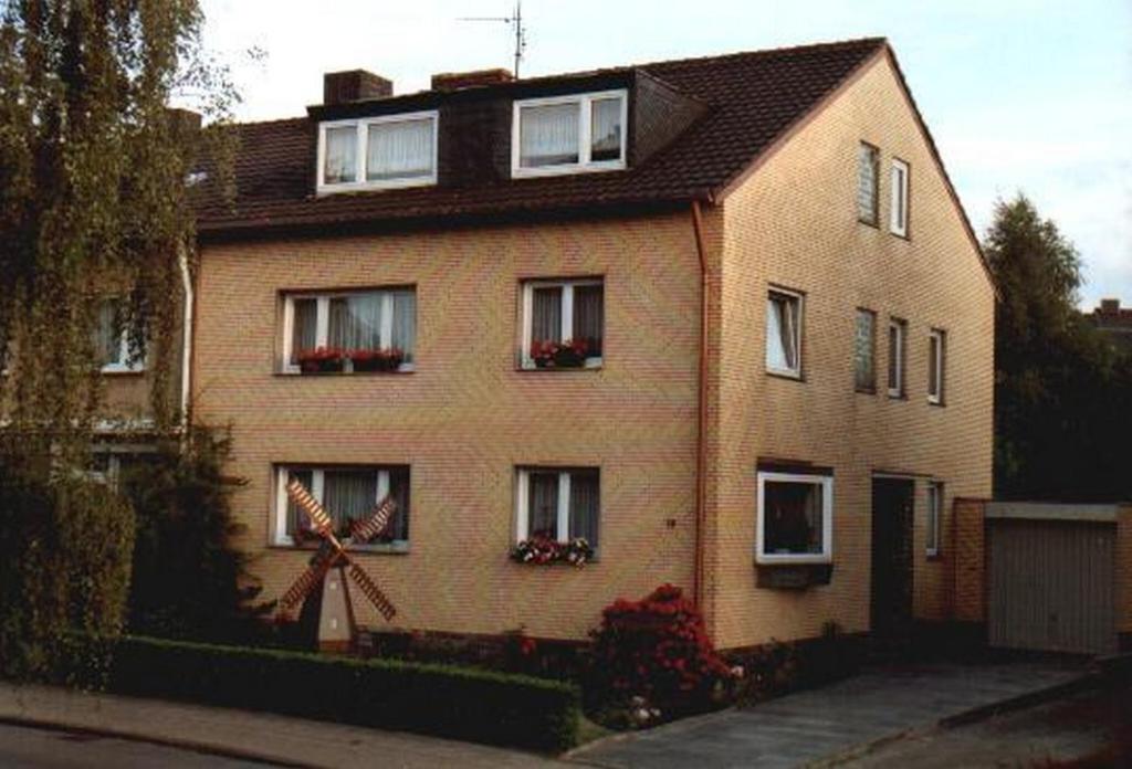 a house with a flag on the side of it at Privat-Pension-Doemens in Aachen