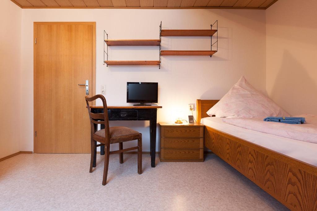 Postel nebo postele na pokoji v ubytování Privat-Pension-Doemens