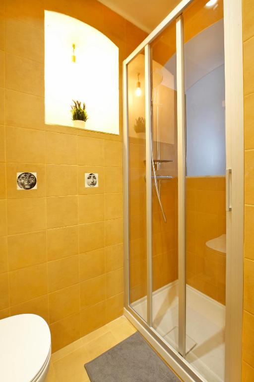 Koupelna v ubytování BREATHE LIGURIA - LUCY 1 bedroom and 1 apartment in a newly renovated nineteenth-century building in the historic center near the sea