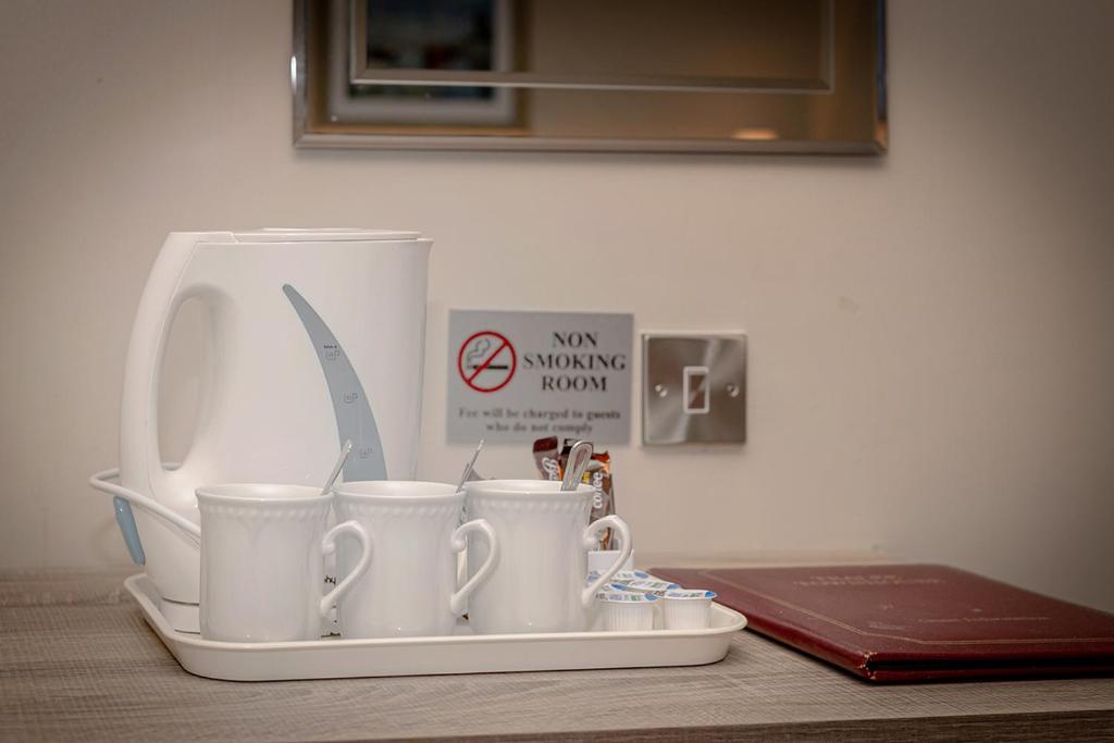 Příslušenství pro přípravu čaje a kávy v ubytování Tralee Townhouse