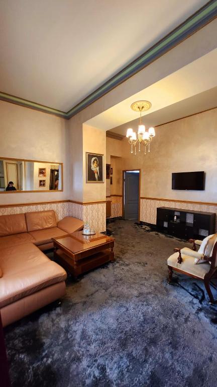 NF Palace Old City Bucharest - Resim 33