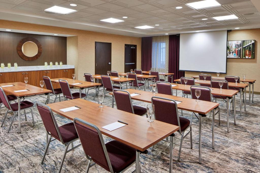 Courtyard by Marriott Portland City Center photo