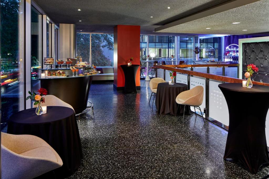 Courtyard by Marriott Portland City Center photo