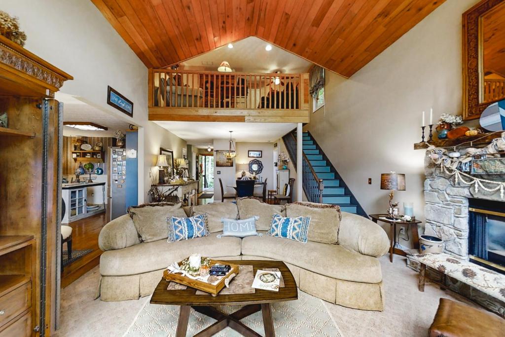 Posezení v ubytování Pisgash Cottage