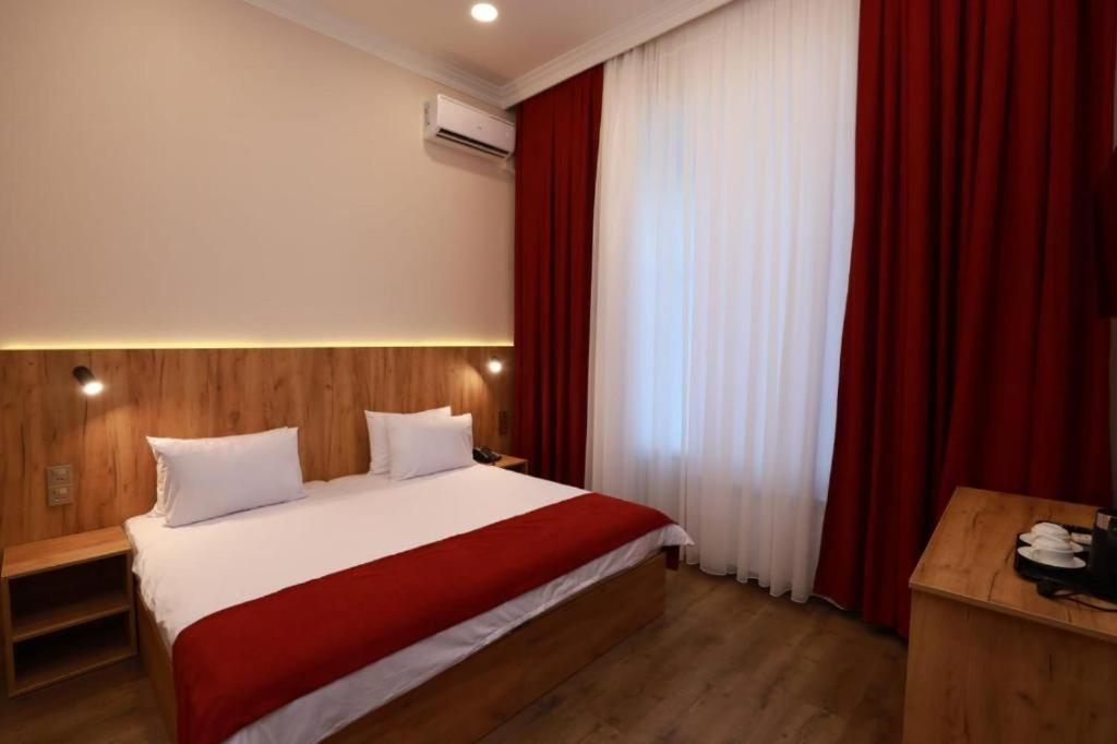 London Hotel and Guest House - Sala Dupla Ou Dupla Superior Com Vista Da Cidade