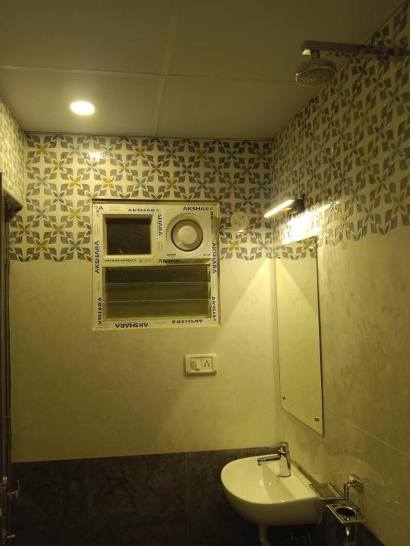 Koupelna v ubytování HOTEL RAAJ GRAND
