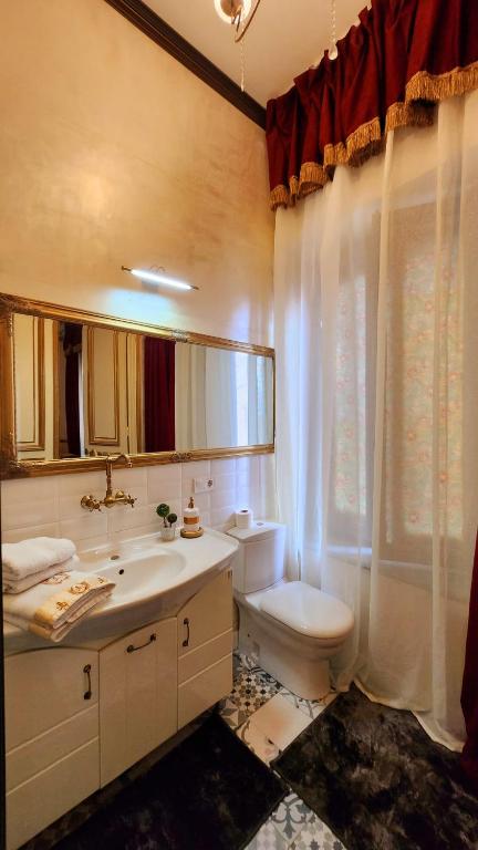 NF Palace Old City Bucharest - Resim 31