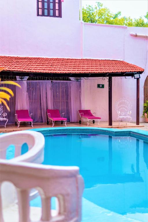 Bazén v ubytování Hotel Santa Lucía nebo v jeho okolí
