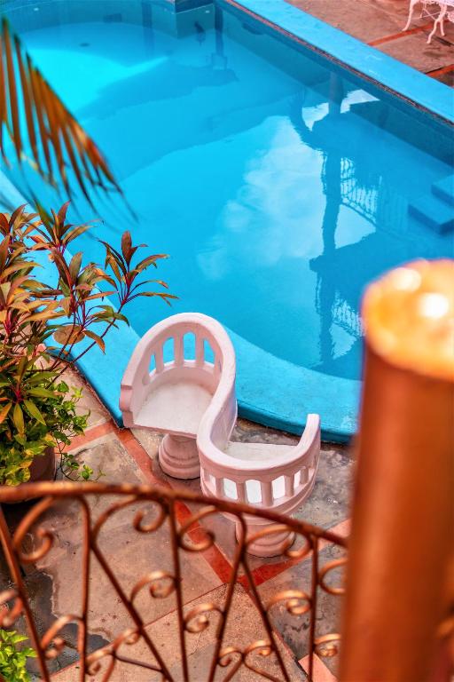 Bazén v ubytování Hotel Santa Lucía nebo v jeho okolí