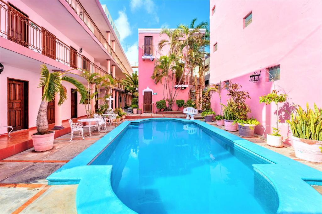 Bazén v ubytování Hotel Santa Lucía nebo v jeho okolí