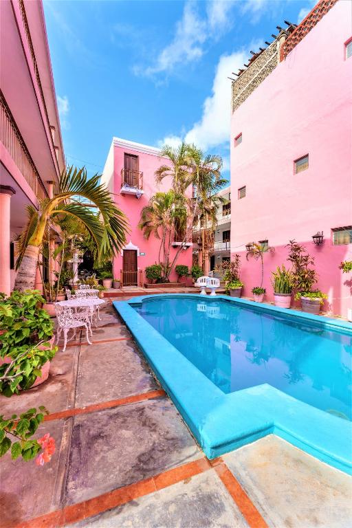 Bazén v ubytování Hotel Santa Lucía nebo v jeho okolí