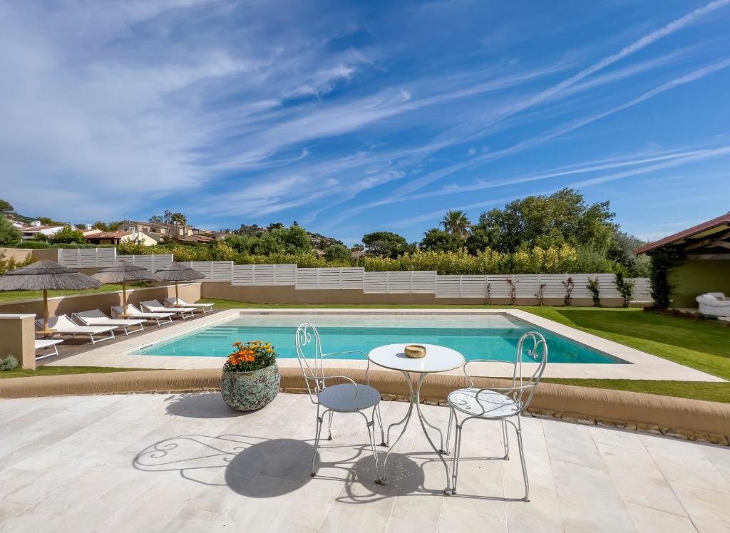 Villa Escargot Luxury in Costa Rei Beach - Room King Con Vista A La Piscina