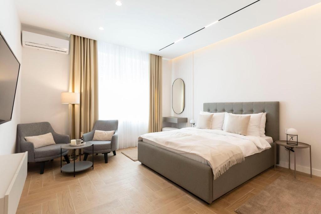 En eller flere senge i et værelse på Olive Apartments