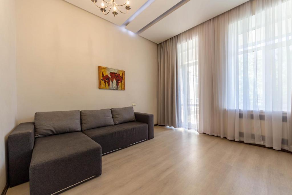 DayFlat Apartments on Mykhailivs'ka - 阳台的一居室公寓-Mykhailivs'ka ST，24V