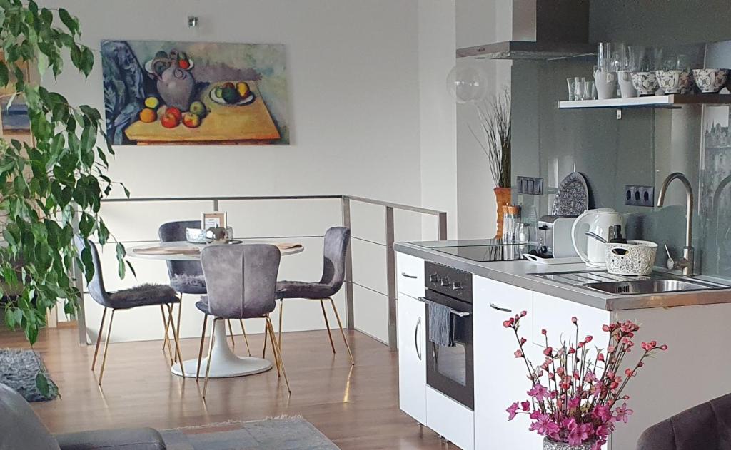 Kuchyňa alebo kuchynka v ubytovaní Bp Central Home