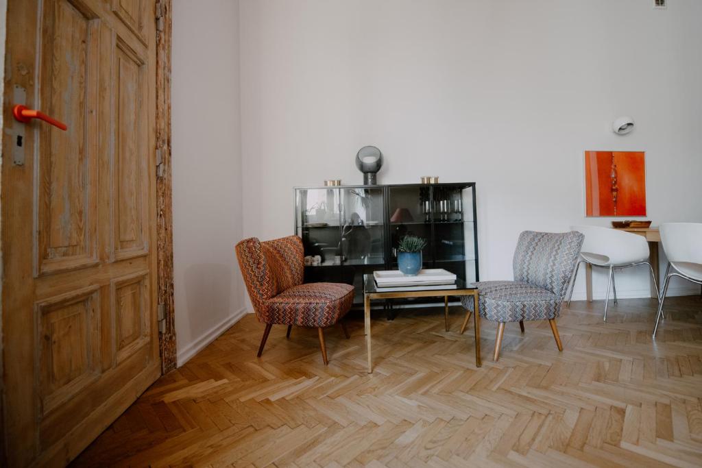 Televízia a/alebo spoločenská miestnosť v ubytovaní Space Age Residence