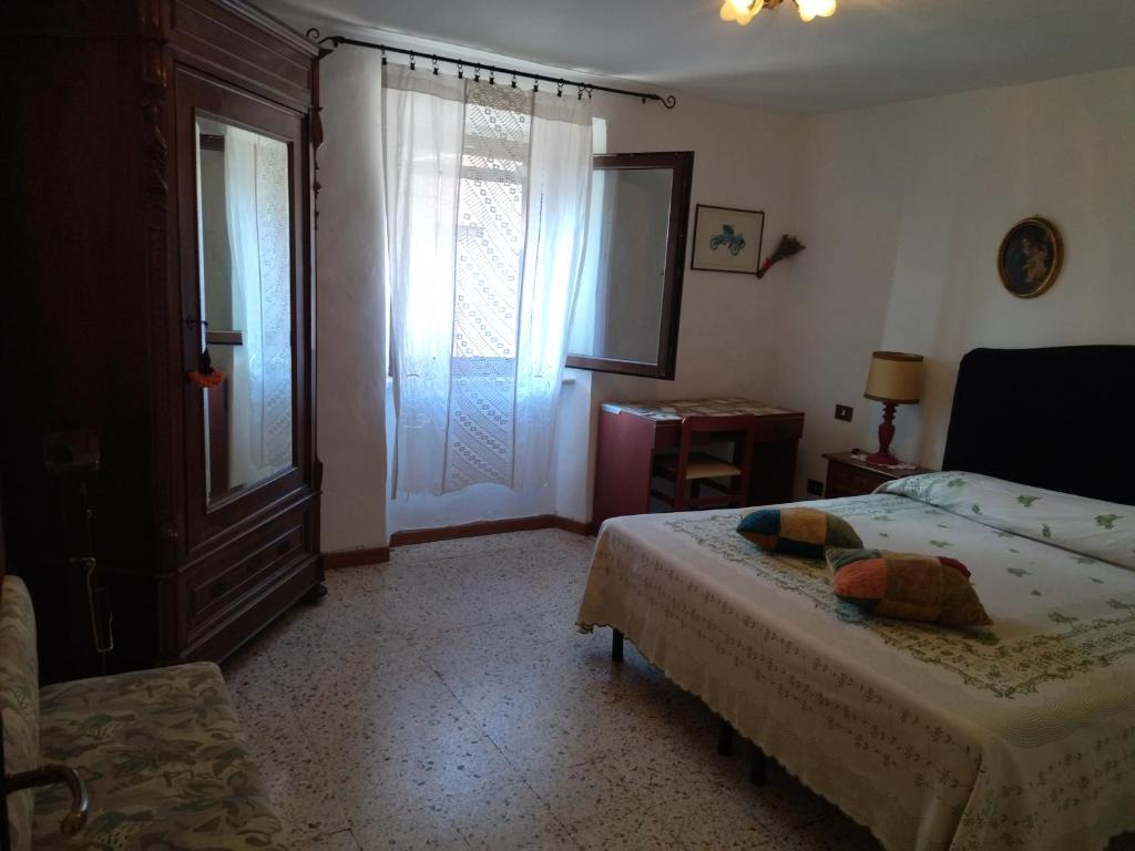 a bedroom with a bed and a window and a door at Casetta Edera in Allerona