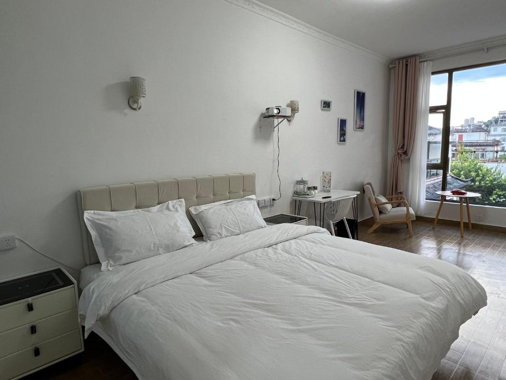 Monster B&B - King Room Met Uitzicht Op De Bergen