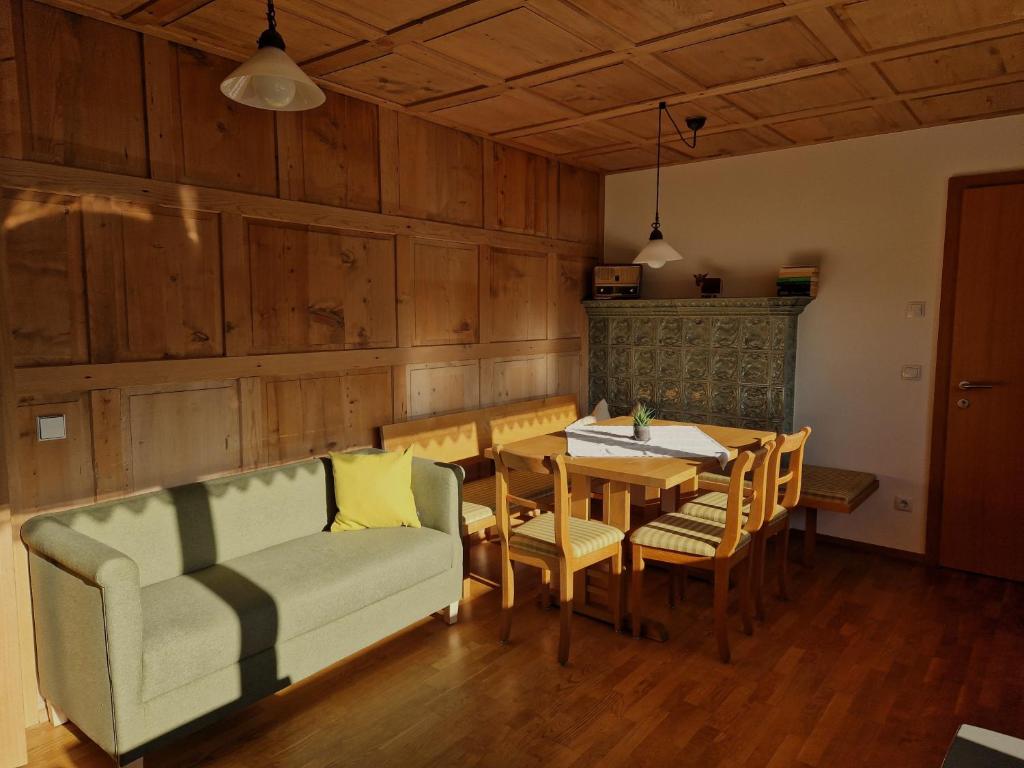 Un lugar para sentarse en Panoramahof Eggele