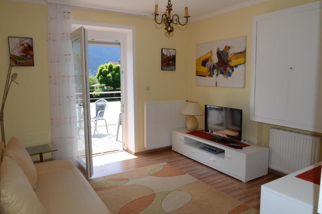 A television and/or entertainment centre at Haus Thon