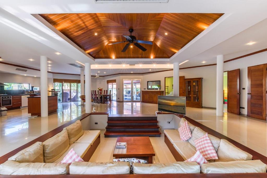 Et opholdsområde på Amber Pool Villa Your private slice of paradise