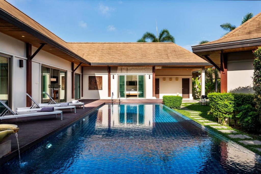 Bazén v ubytování Emerald Pool Villa nebo v jeho okolí