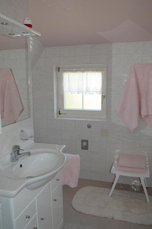 A bathroom at Haus Thon