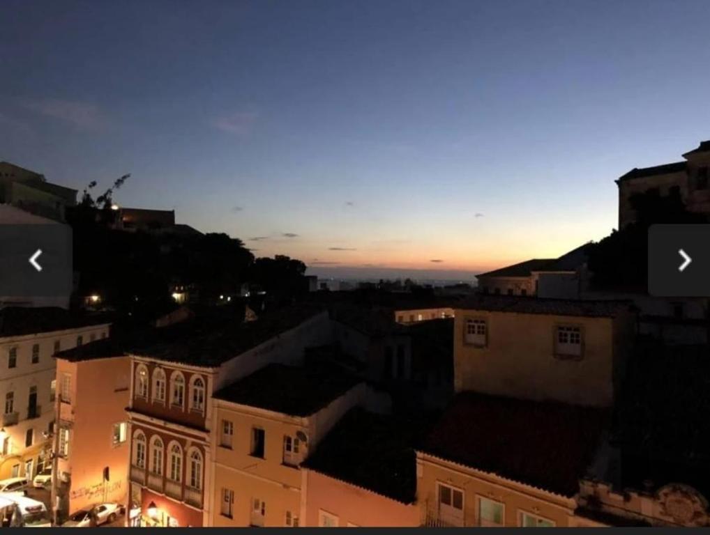 Východ nebo západ slunce při pohledu z hotelu nebo okolí