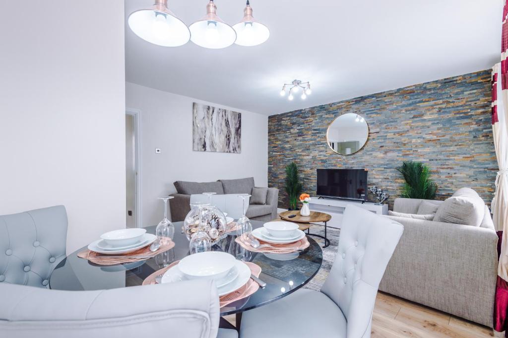 Stylish 3 Bedroom home close to Manchester City centre, Oldham (updated