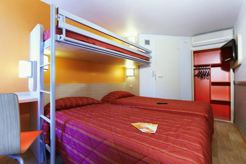 Premiere Classe Beziers - Triple Room (3 Single Beds)