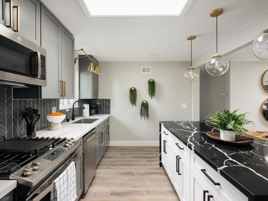 4br آرام با گودال آتش و حیاط بزرگ